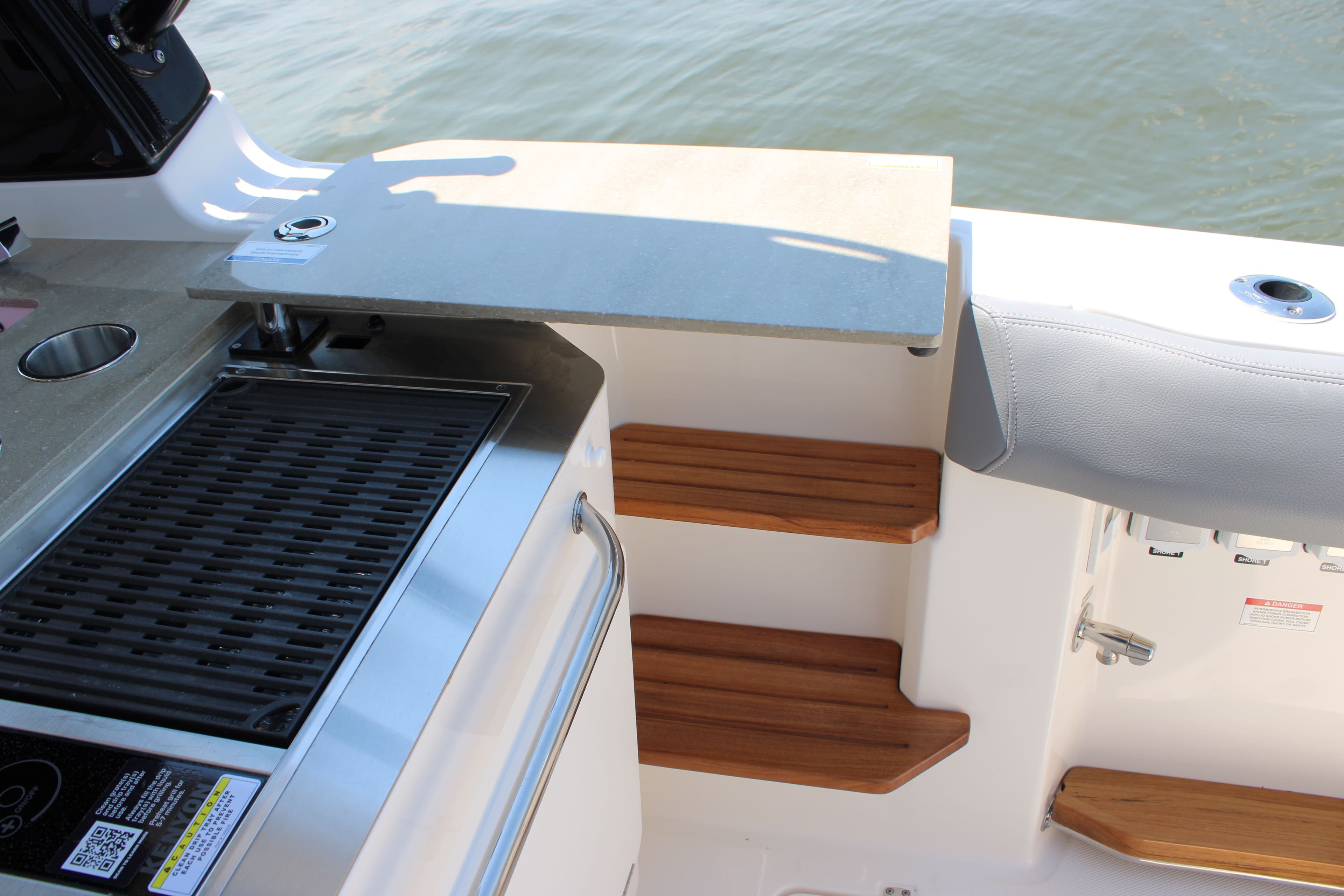 2026 Boston Whaler 350 Realm - 71