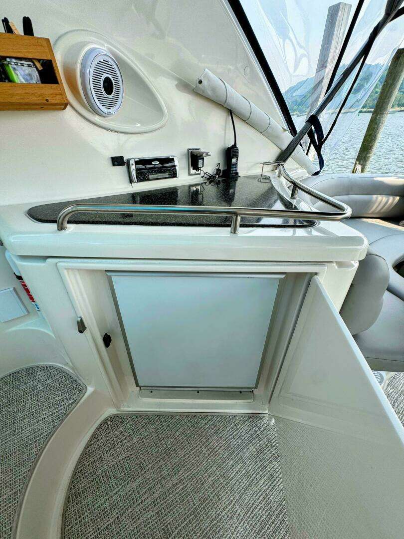 2005 Cruisers Yachts 540 Express - Image 37