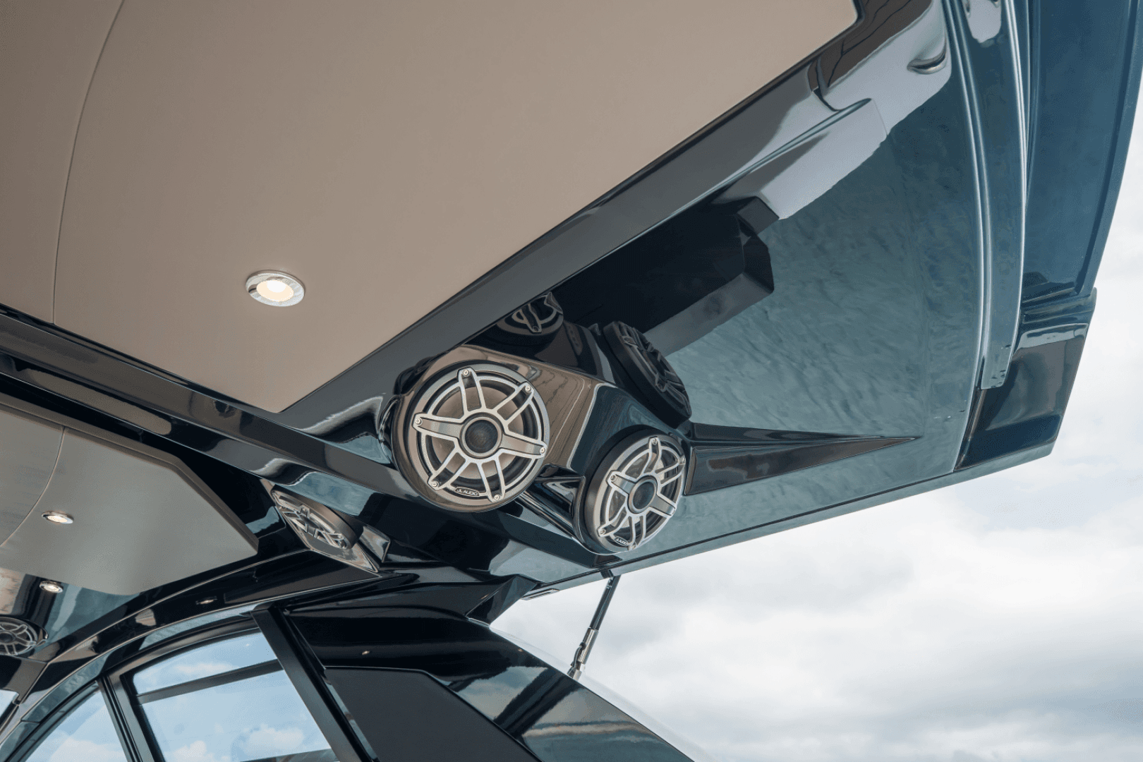 2026 Cruisers Yachts 50GLS OB - Image 52