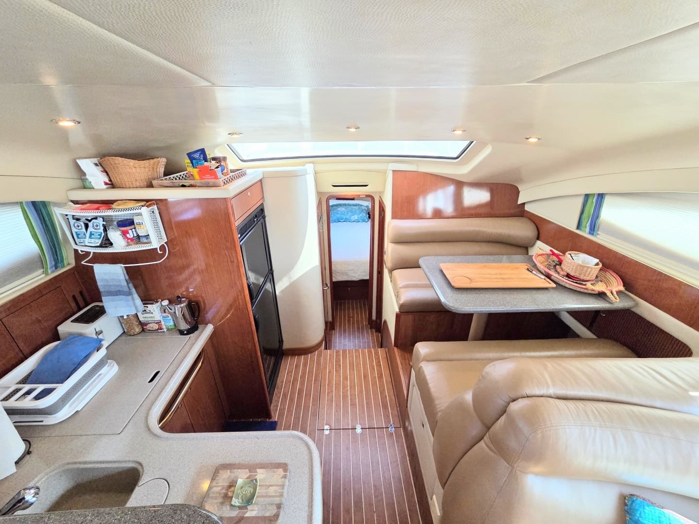 2002 Sea Ray 480 Motor Yacht - Image 11
