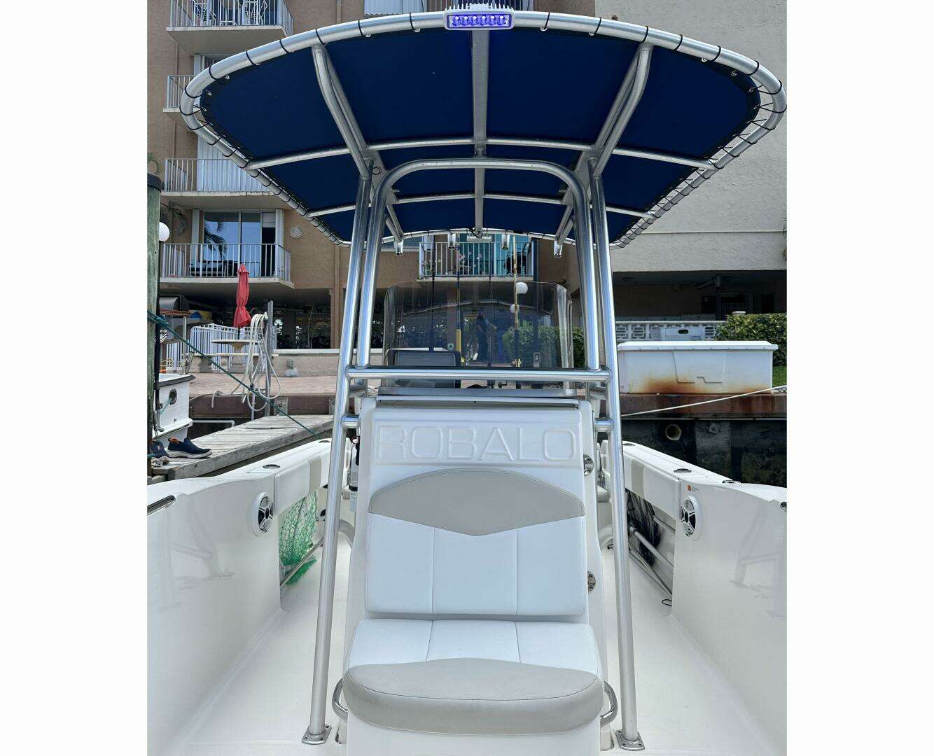 2015 Robalo R200 - Image 5