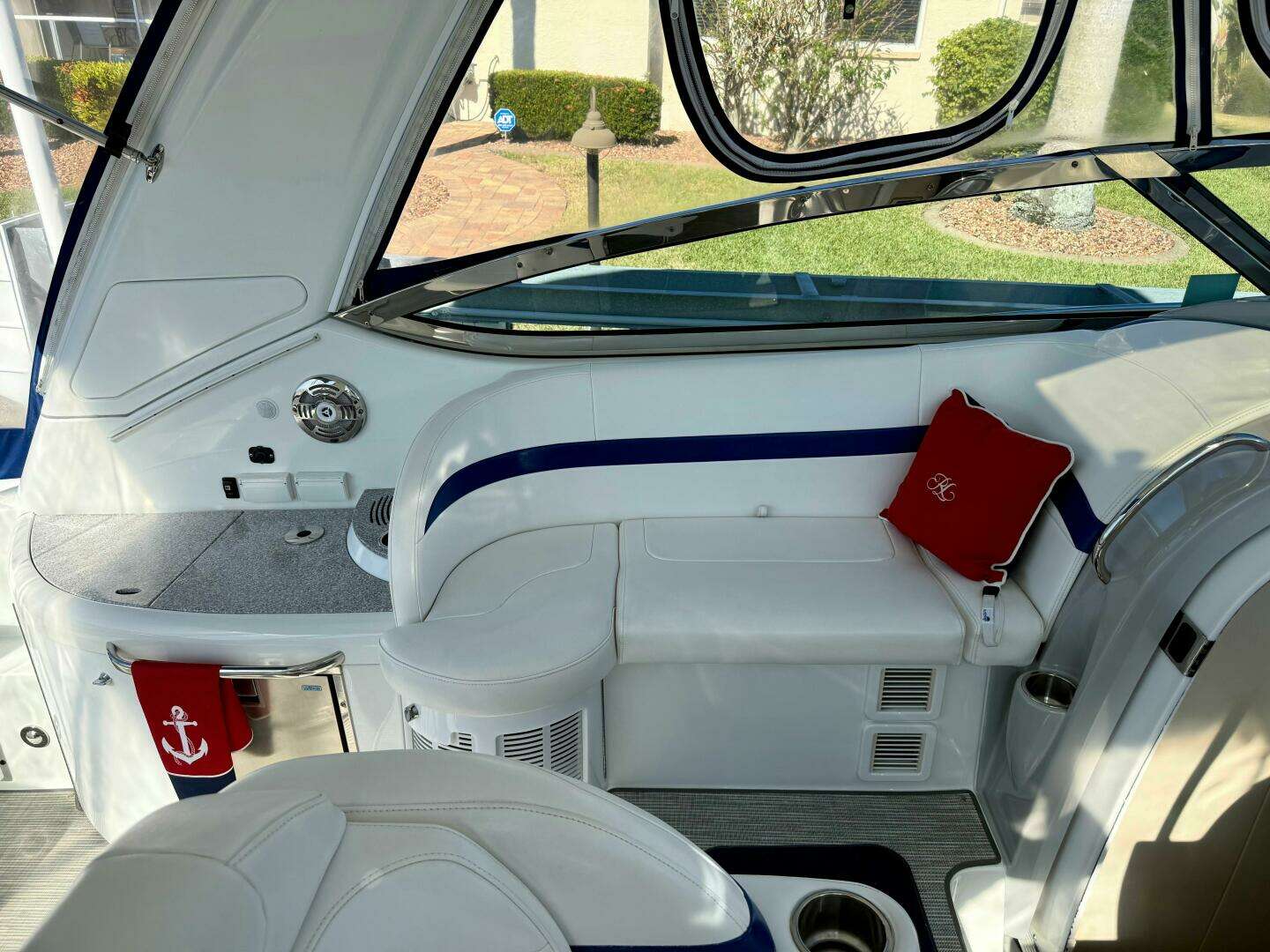 2008 Formula 37 Performance Cruiser - Image 8