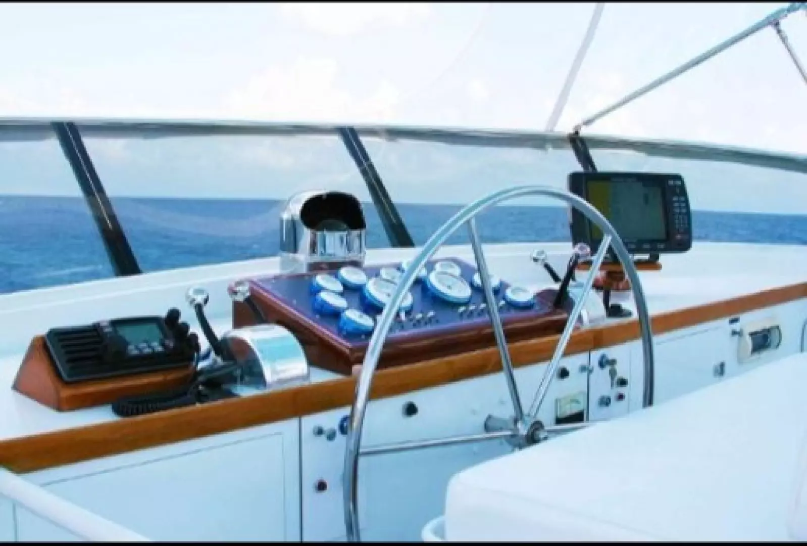 1965 Burger Cockpit Flybridge Motor Yacht - Image 9