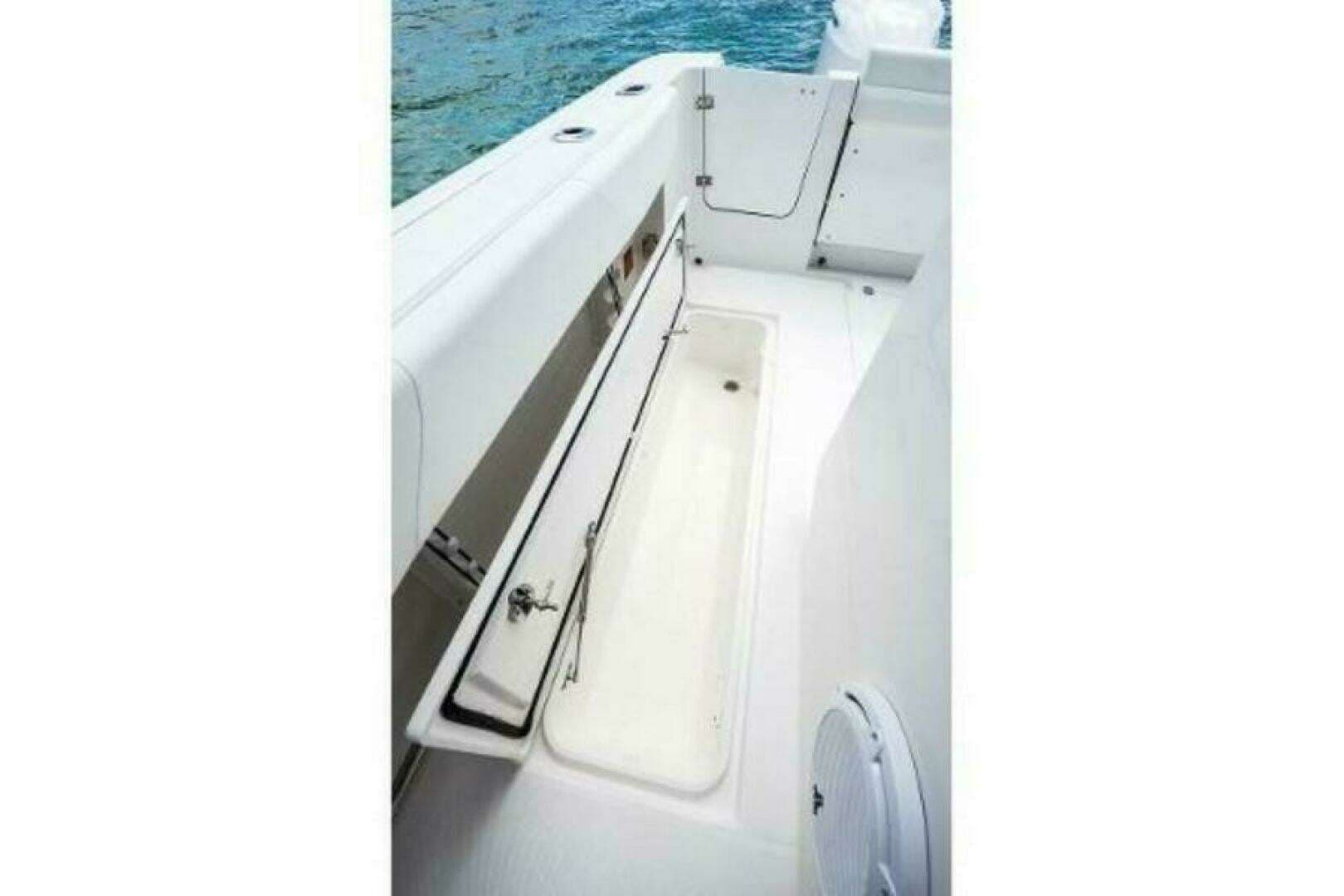 2025 Edgewater 285CC - Image 17