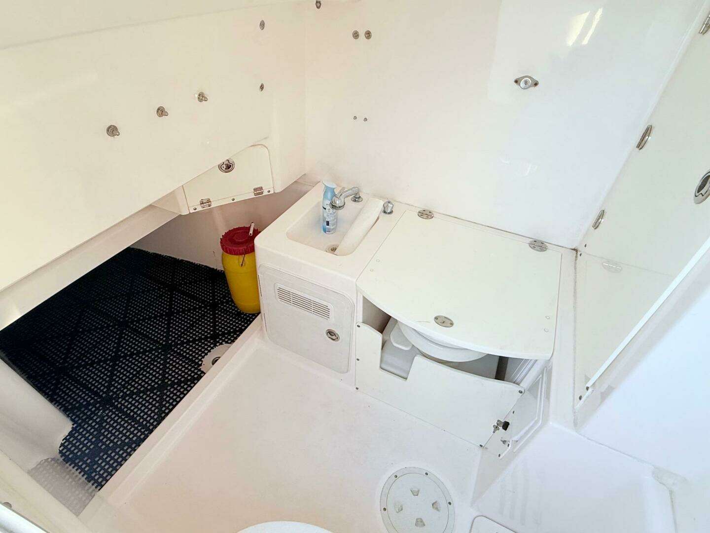 2014 Everglades 355 Center Console - Image 35