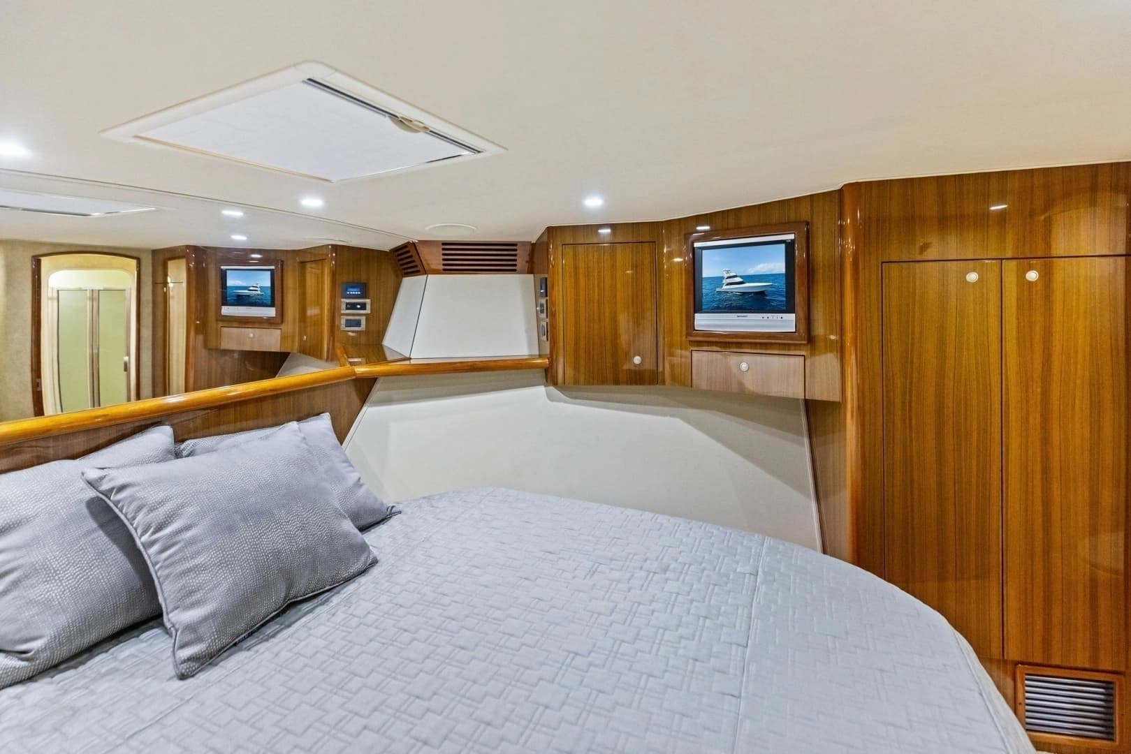 2008 Viking 68 Skybridge - Image 50