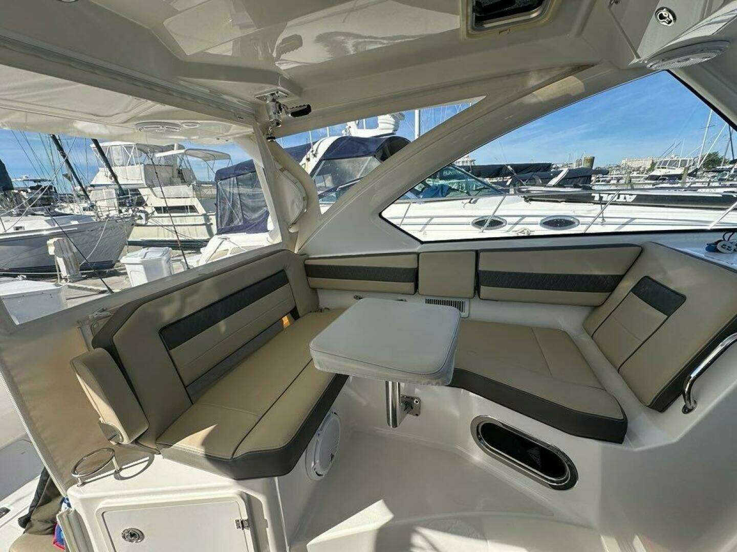 2020 Pursuit 355 OS - Image 13