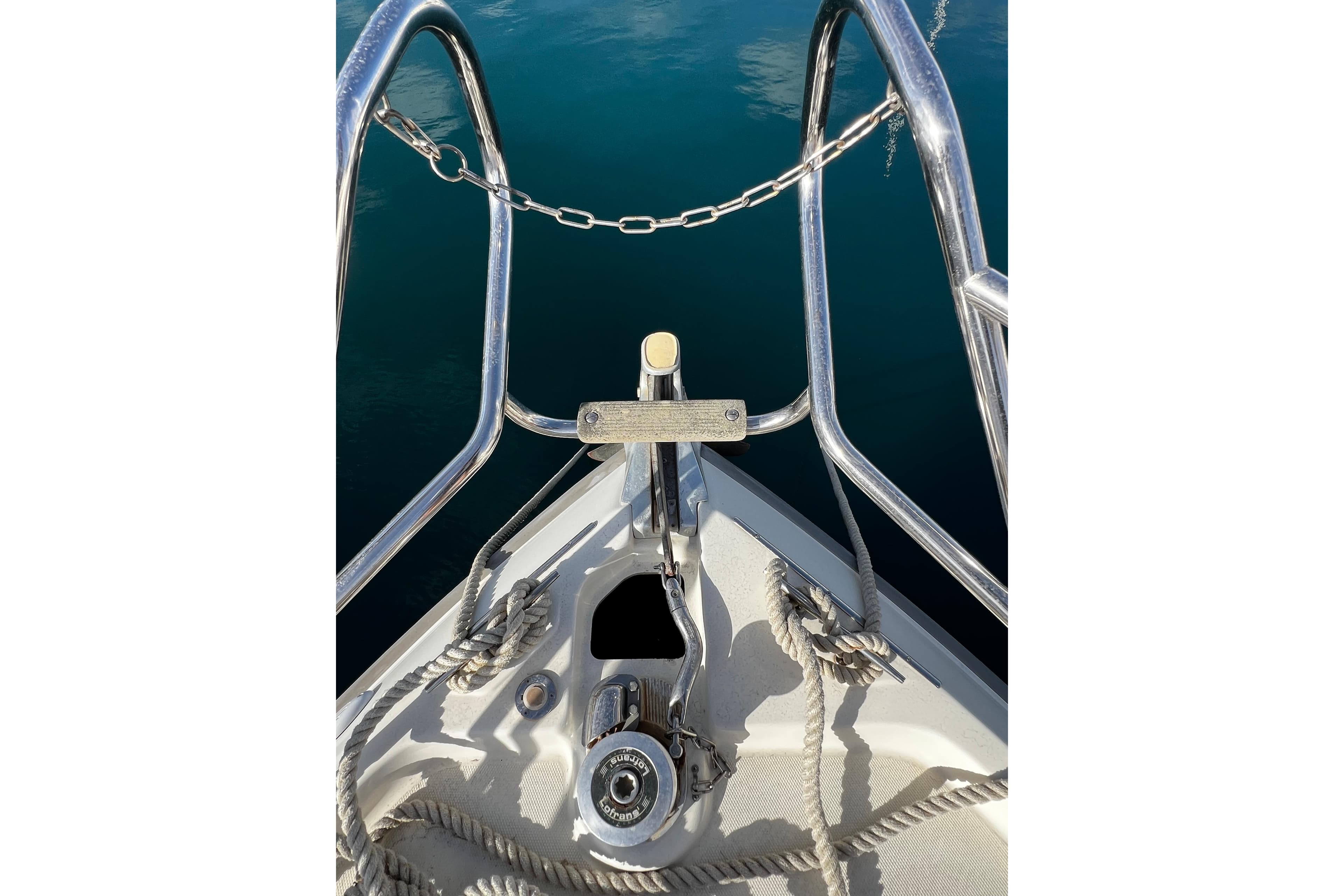 Bow of 2007 Cranchi Zaffiro 32 yacht with anchor and ropes.