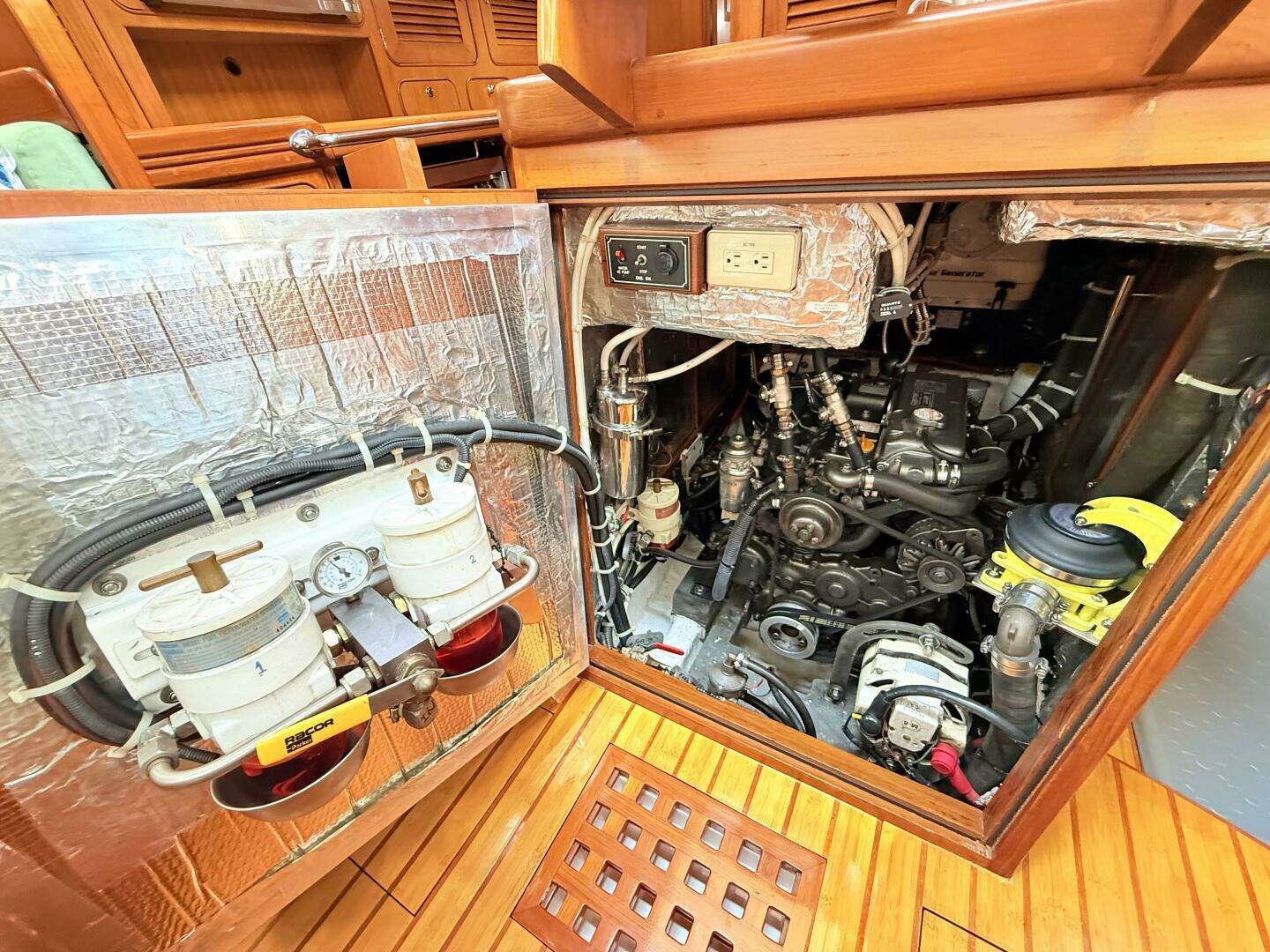 2008 Hylas 46 Center Cockpit - Image 39