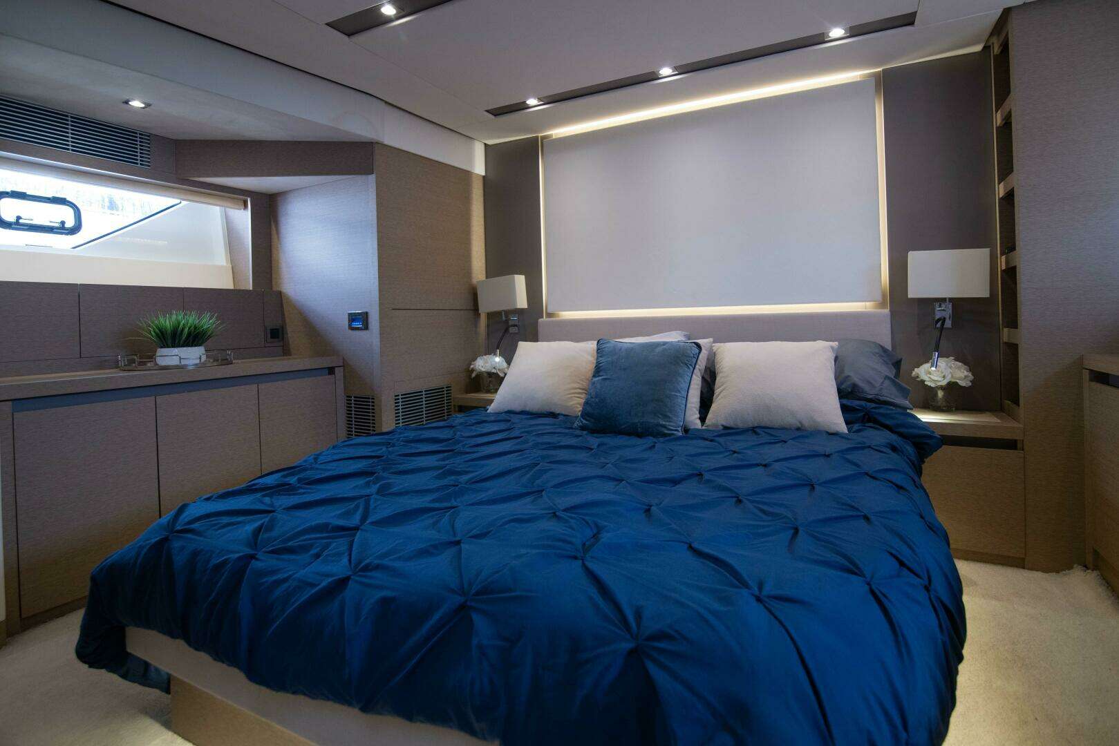 2018 Prestige 680 Flybridge - Image 23