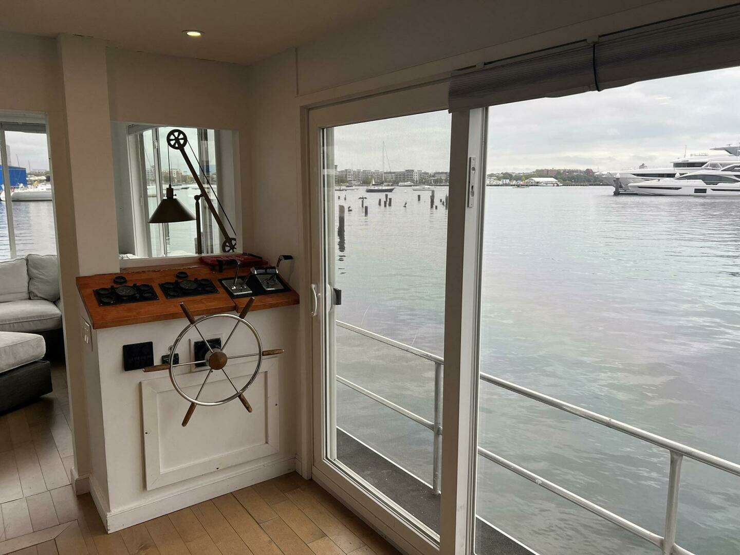 1981 Sumerset Houseboat - Image 8