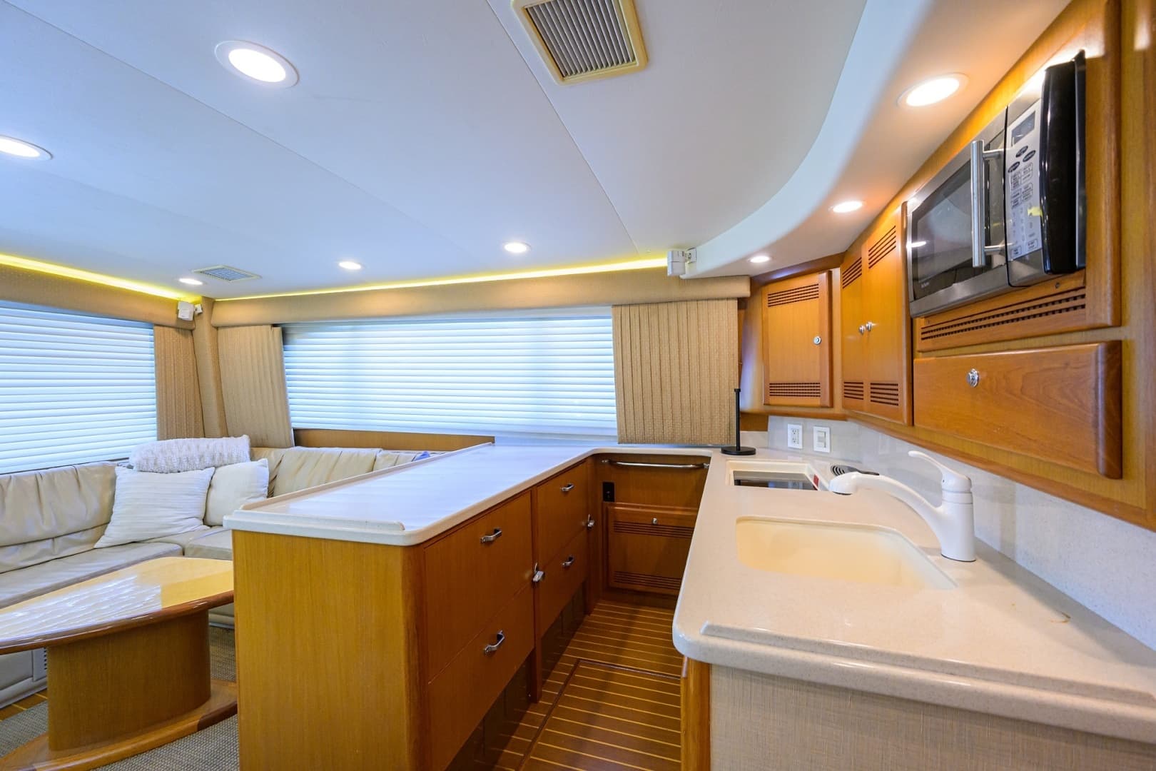 2003 Cabo 48 Flybridge - Image 9