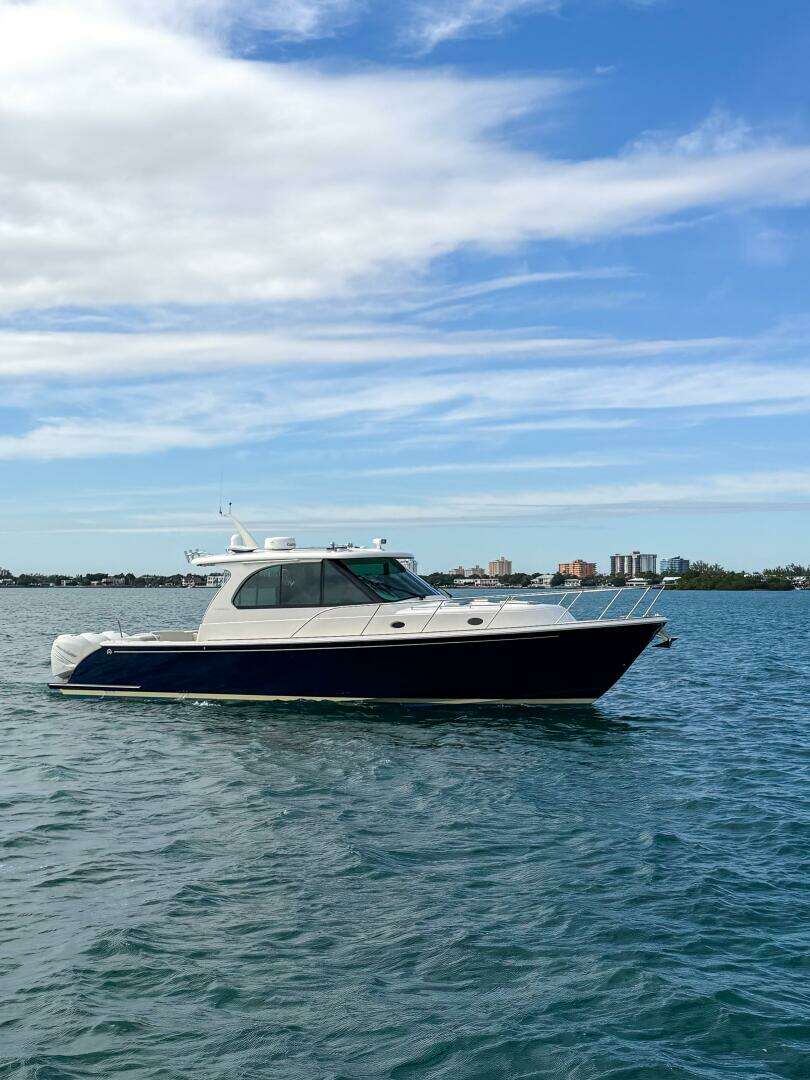 2021 Hinckley 40X - Image 2