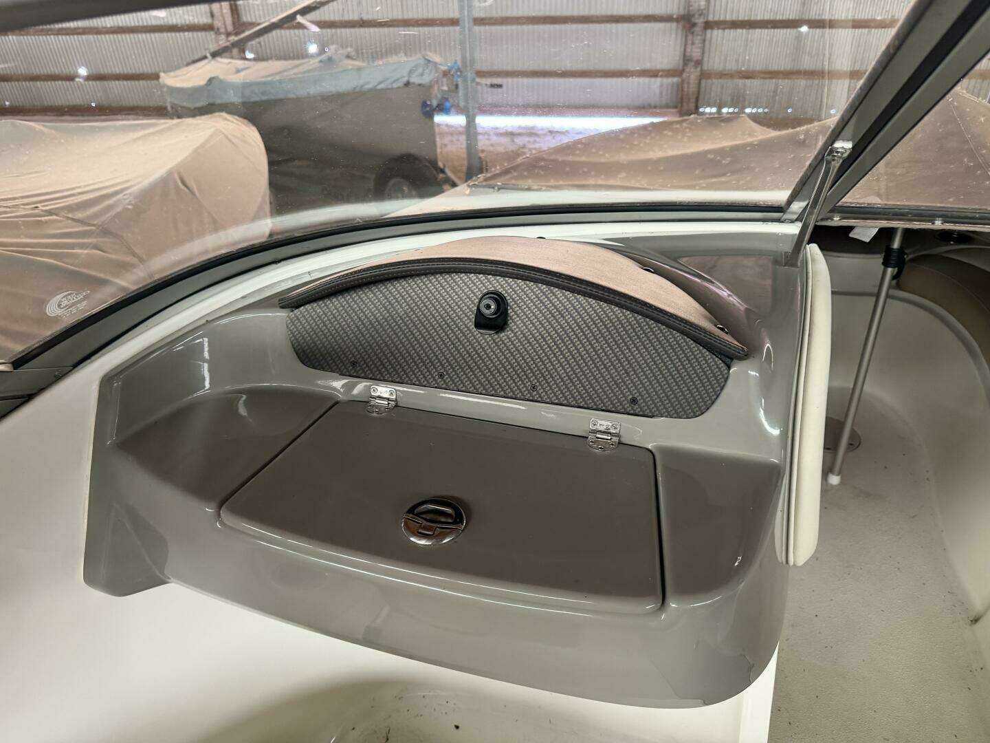 2019 Stingray 208 LS - Image 21