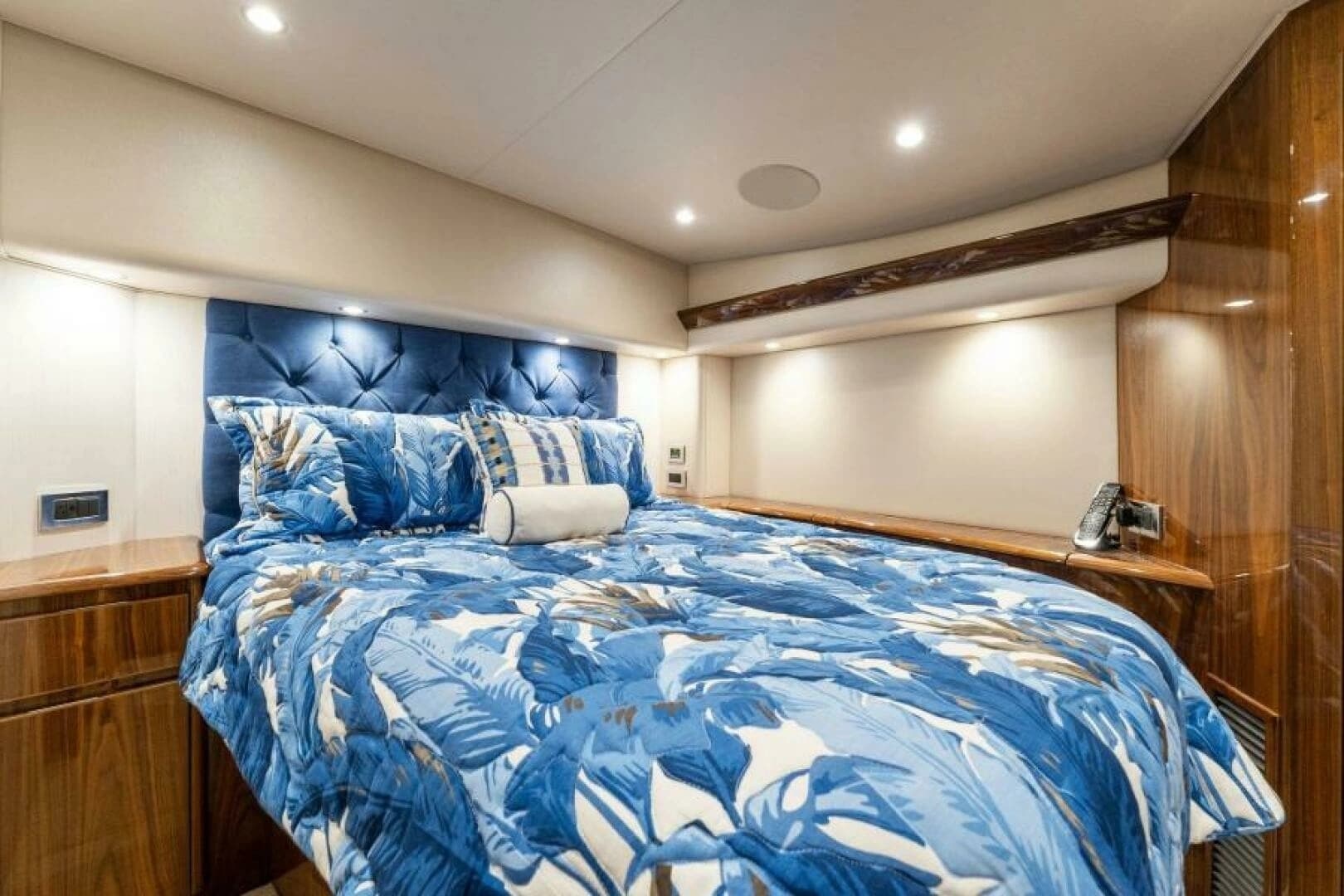 2021 Viking 54 Convertible - Image 11