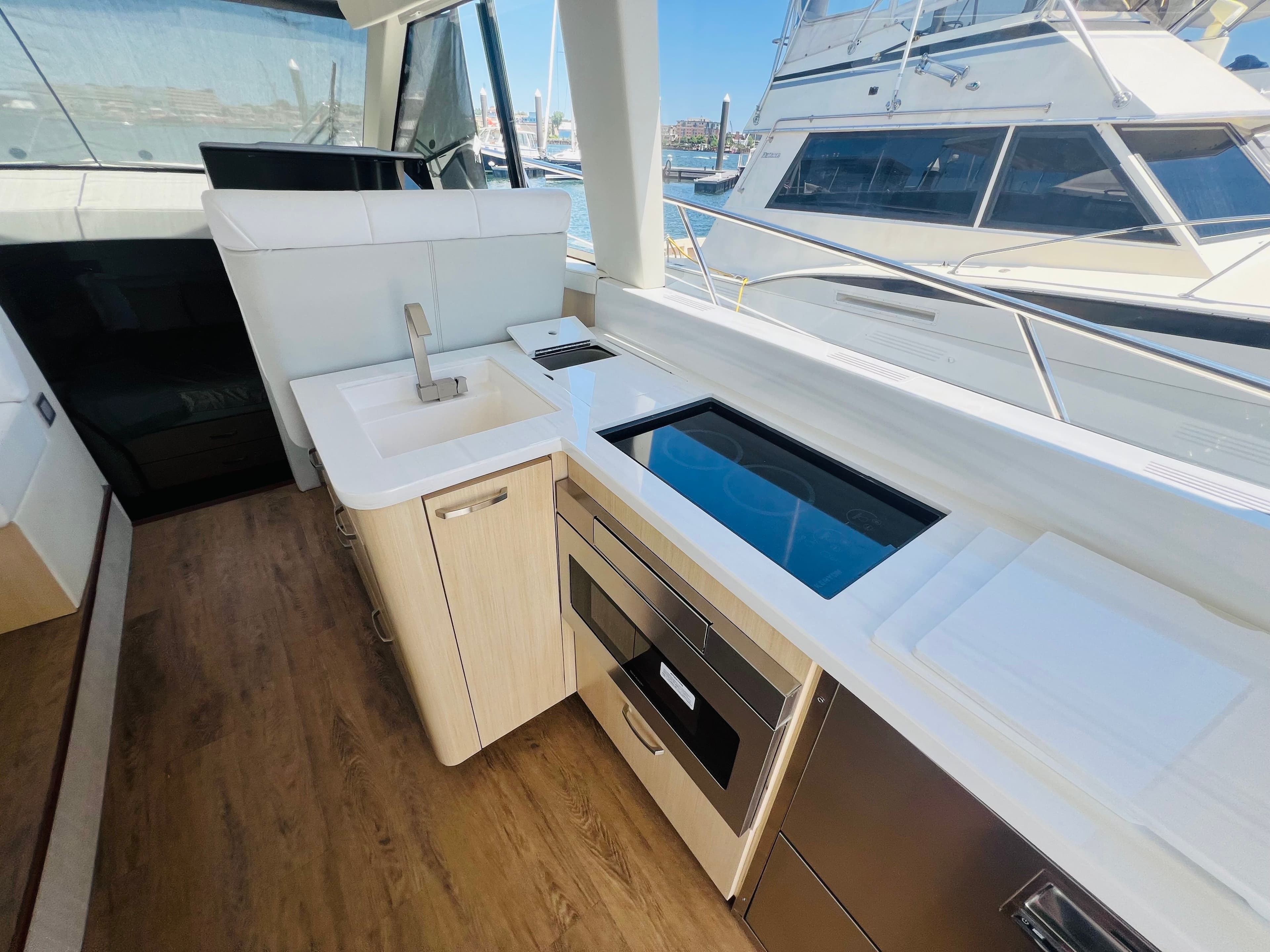 2025 REGAL 42 XO - Image 11