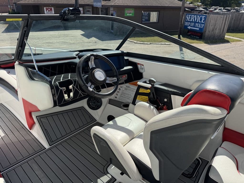 2018 Nautique GS24 - 9