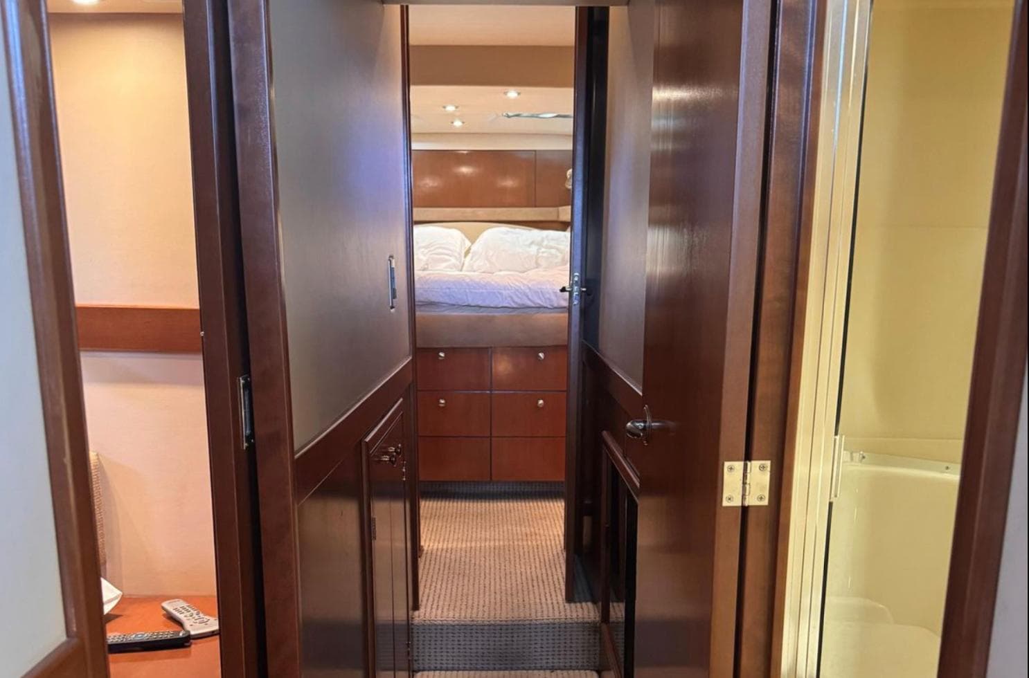 2005 Meridian 490 Pilothouse - 66