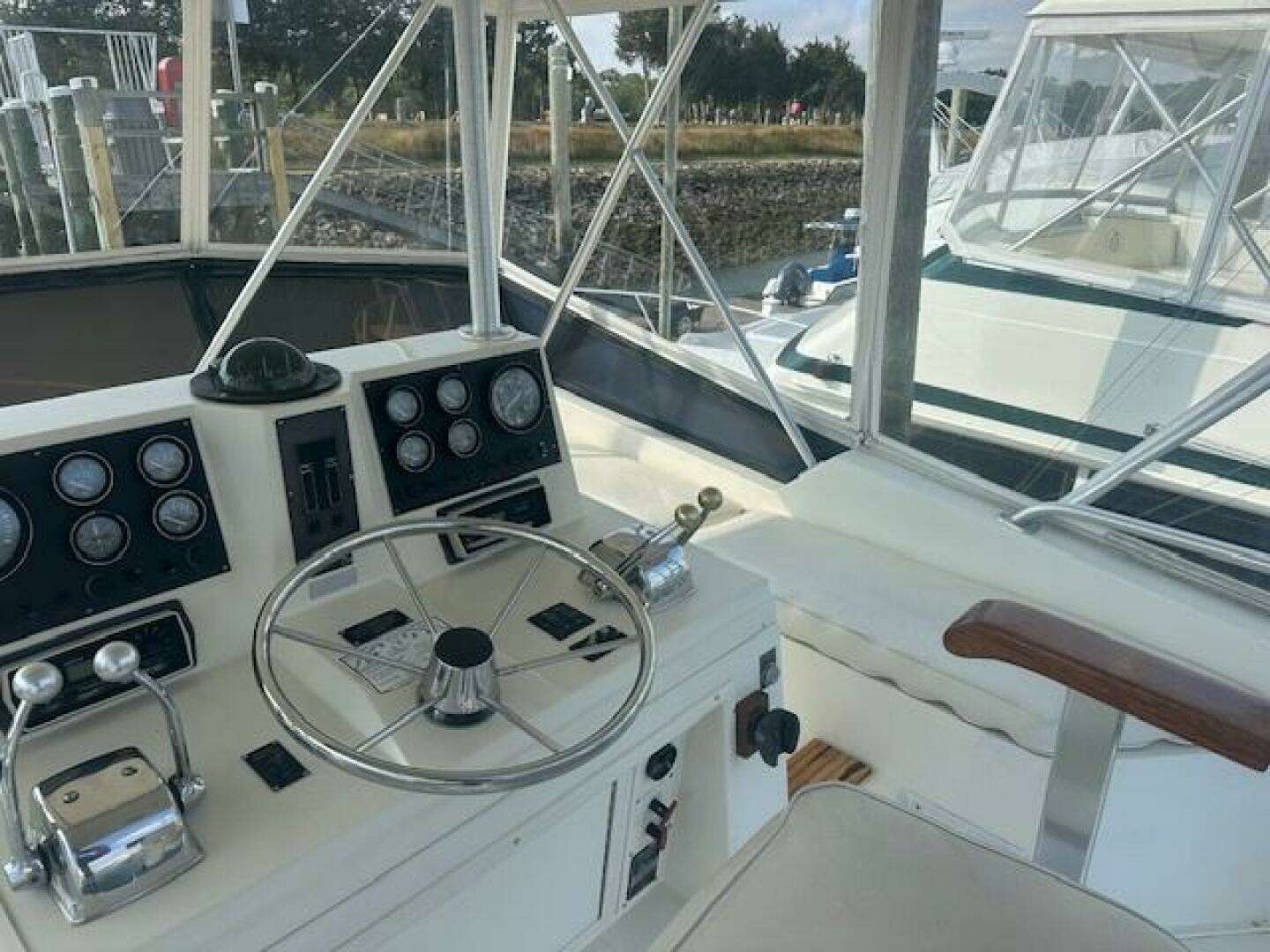1988 Viking 45 Convertible - Image 27