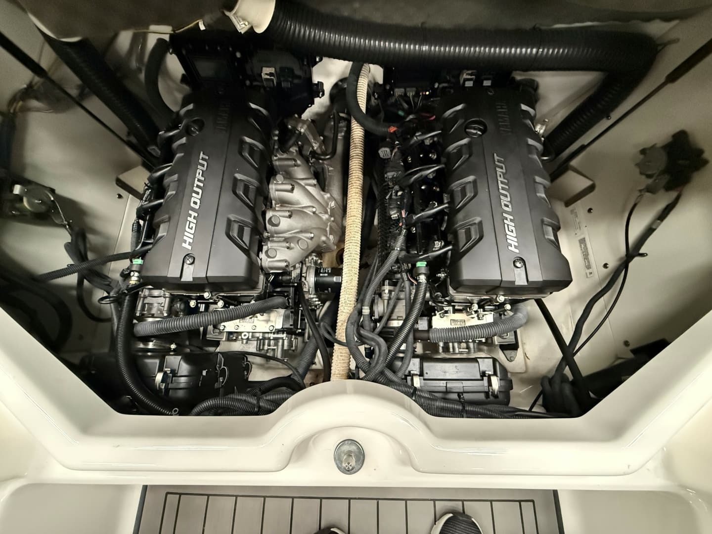 2018 Yamaha Boats 212 Limited S - Image 8