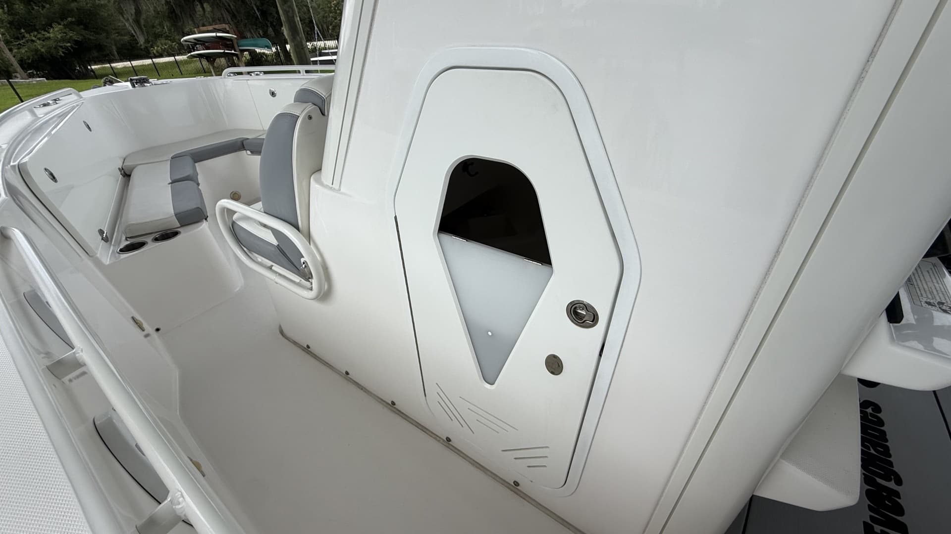2016 Everglades 295 - Image 22
