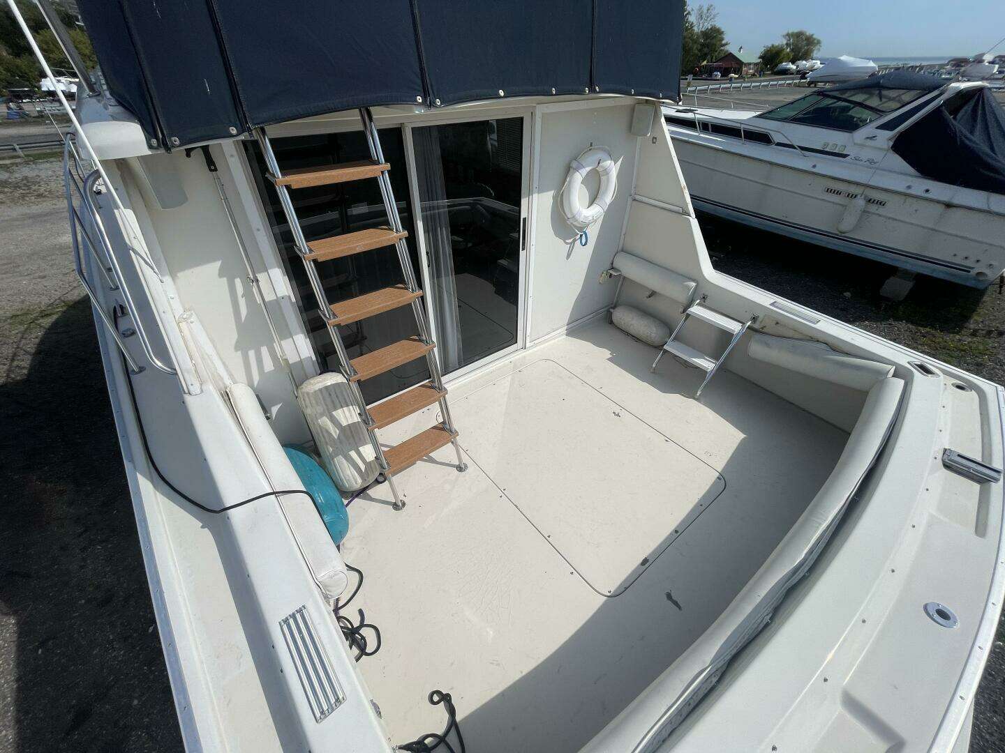 1989 Silverton 37 Convertible - Image 12