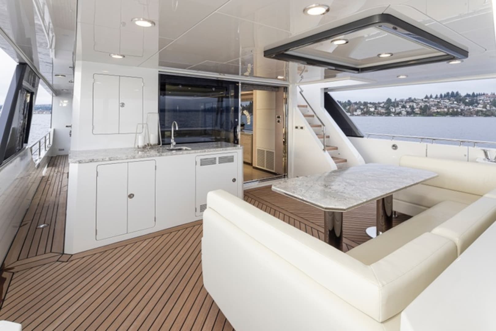 2027 Ocean Alexander 27R - Image 11