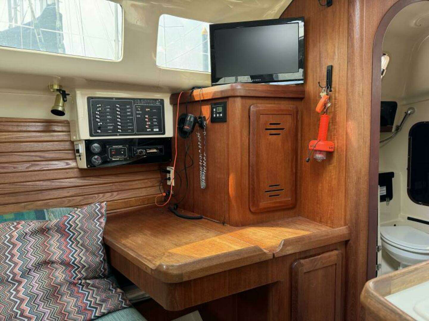 1995 Hunter 336 - Image 23