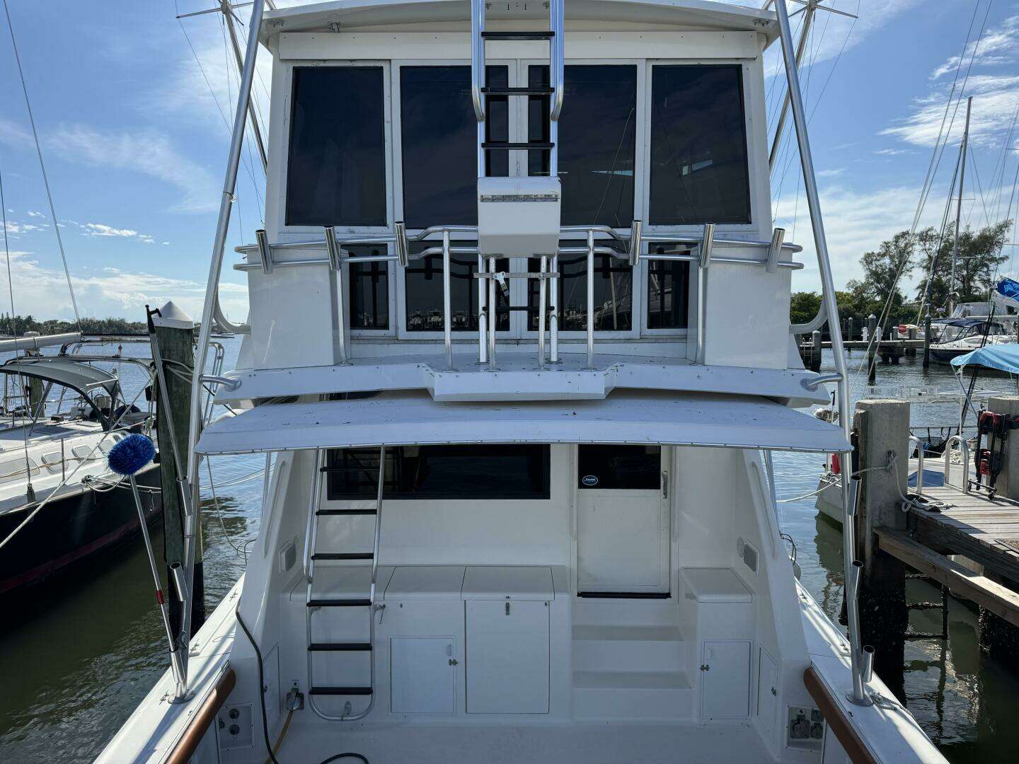 1995 Viking 58 Convertible - Image 9