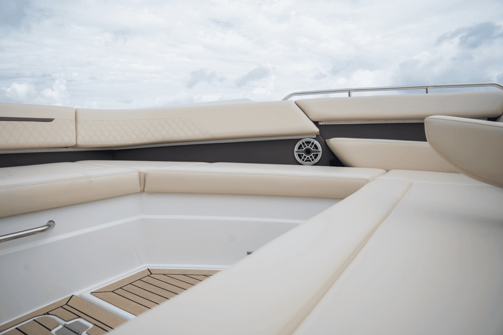 2026 Cruisers Yachts 50GLS OB - Image 58
