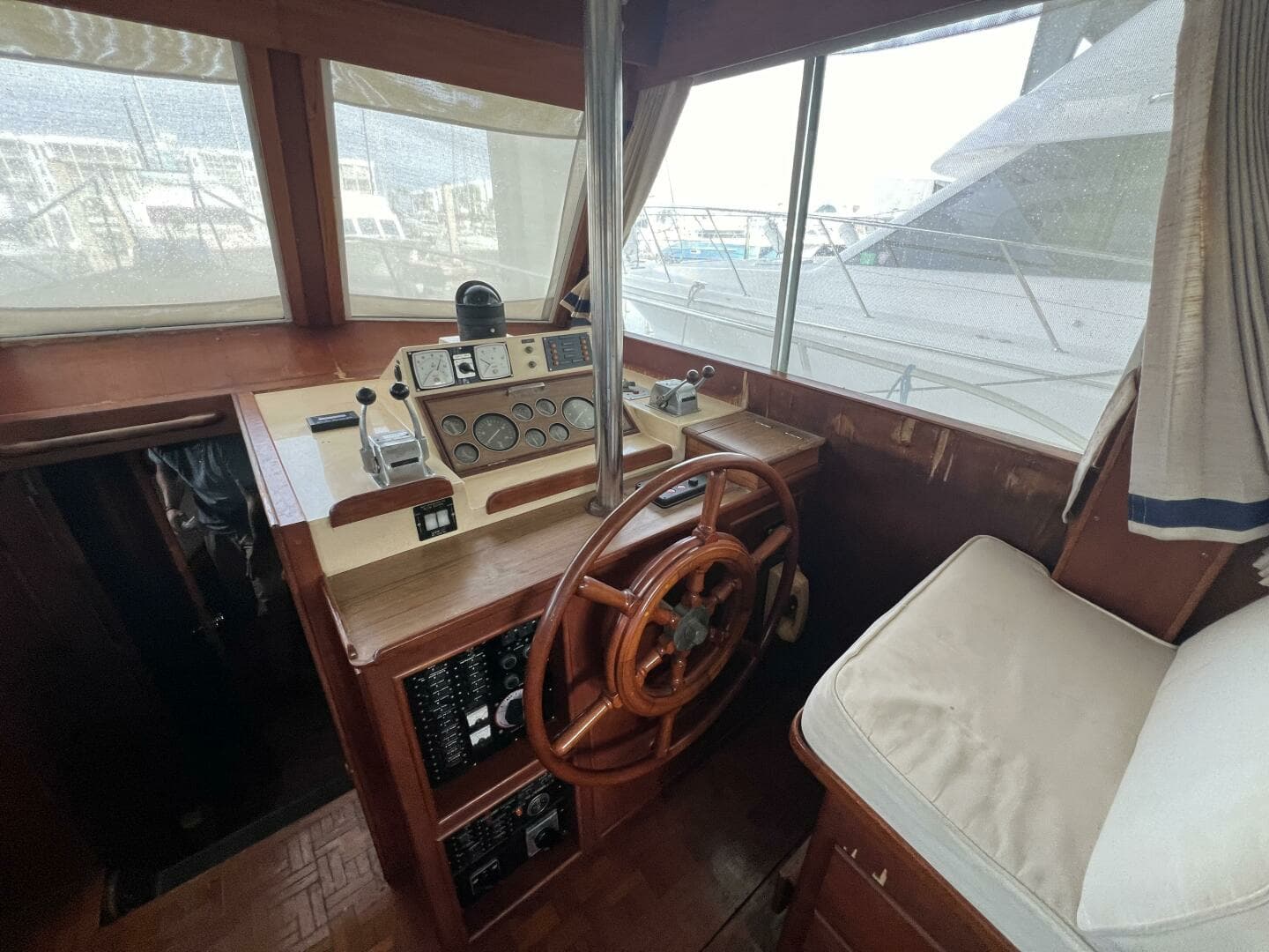 1985 Grand Banks 36 - Image 14