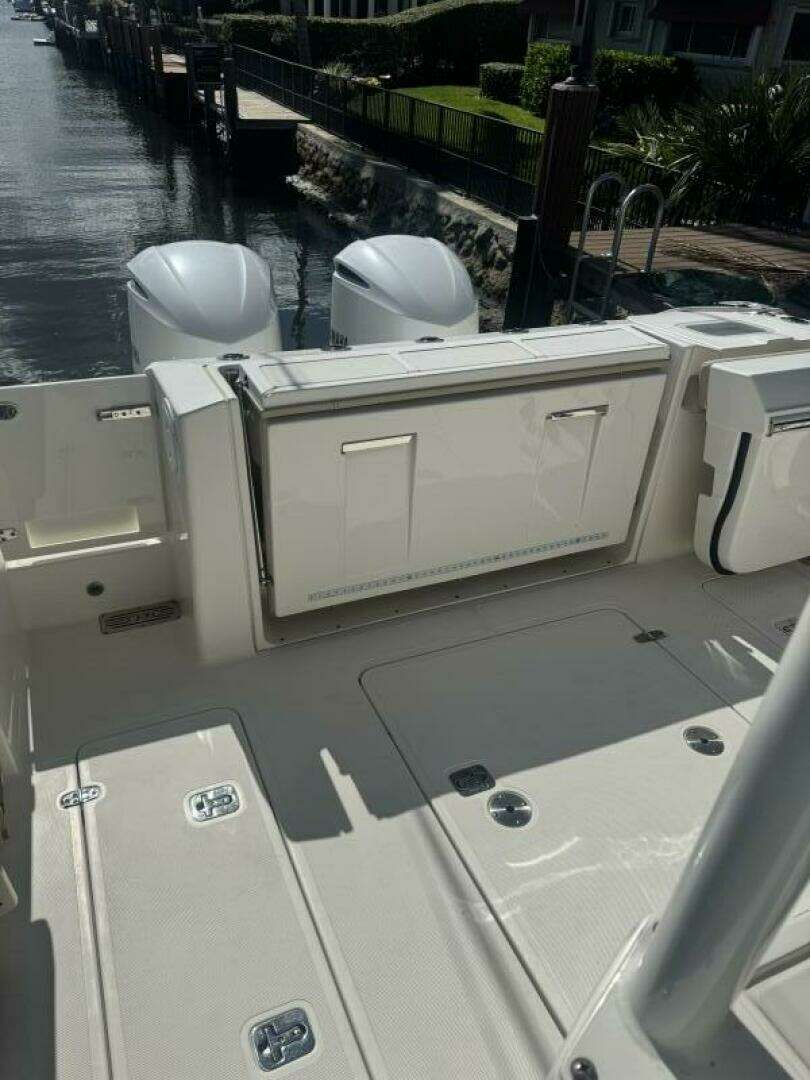 2020 Pursuit S328 - Image 8