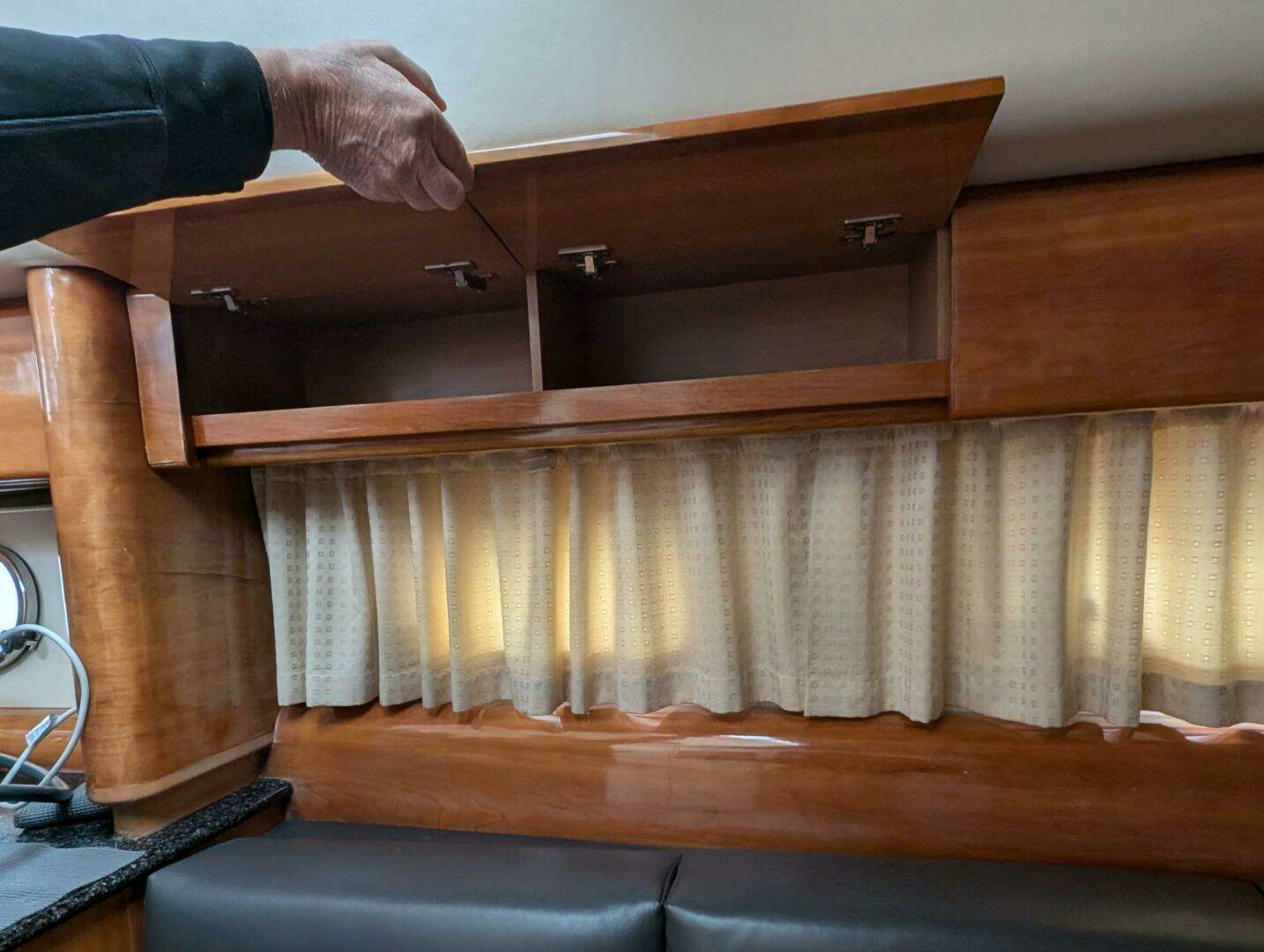 1998 Viking Princess Sport Cruiser - Image 33