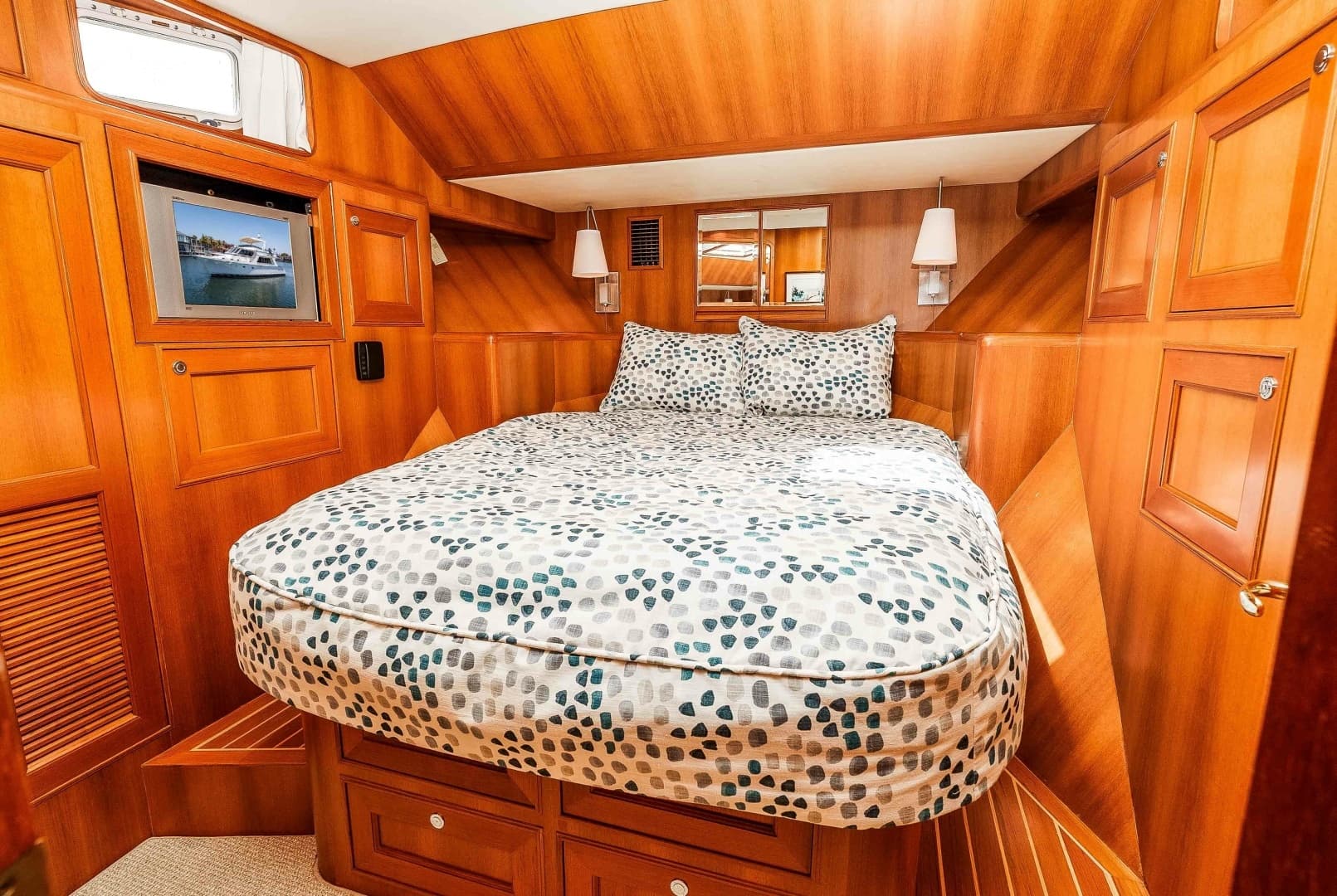 2005 Offshore Yachts Pilothouse - Image 32