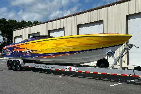 2005 Cigarette 39 Top Gun UNLIMITED - Image 1