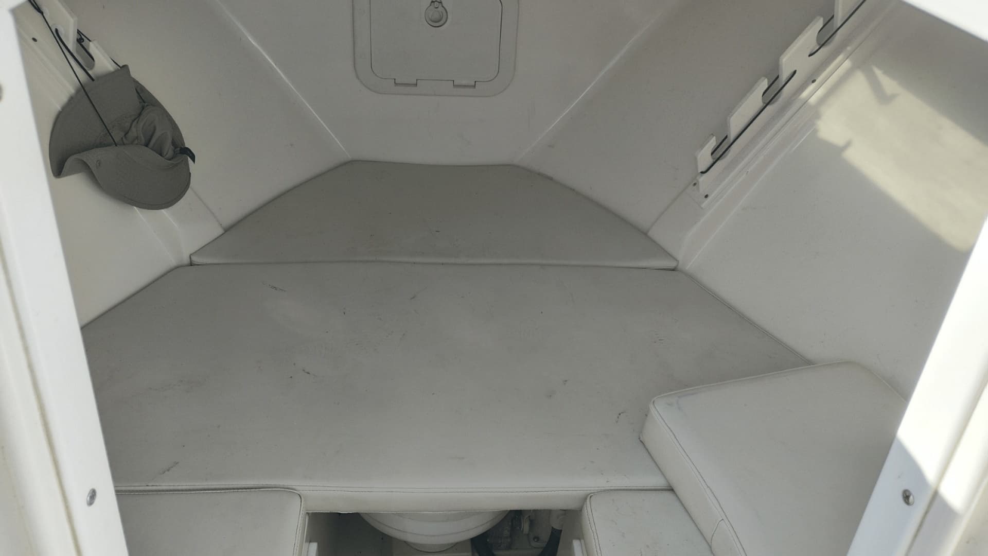 2001 Pursuit 2670 Cuddy Console - Image 19