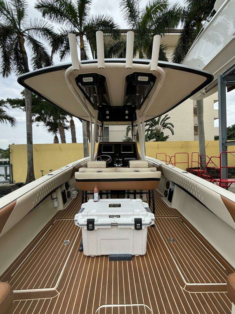 2013 Statement 35 Center Console - Image 23