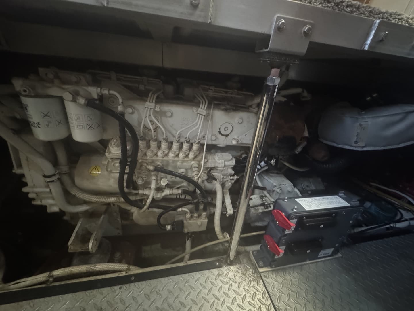 2003 Carver 444 Cockpit Motor Yacht - Image 26