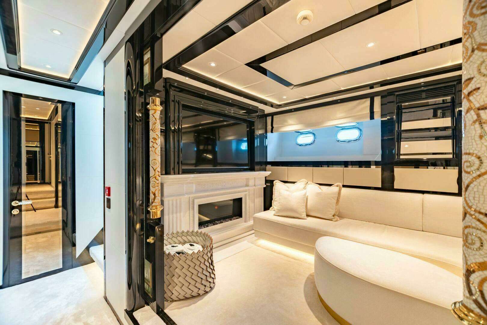 2013 Overmarine Mangusta 108 - Image 19