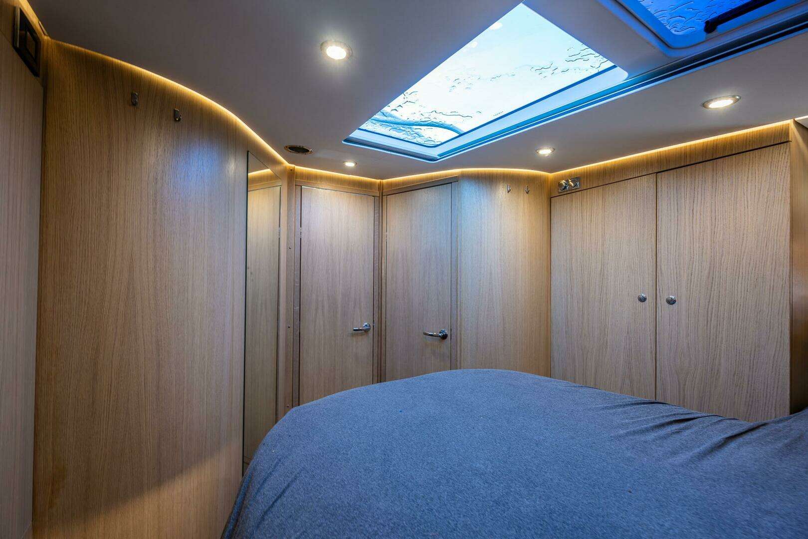 2024 Nimbus 405F - Image 31