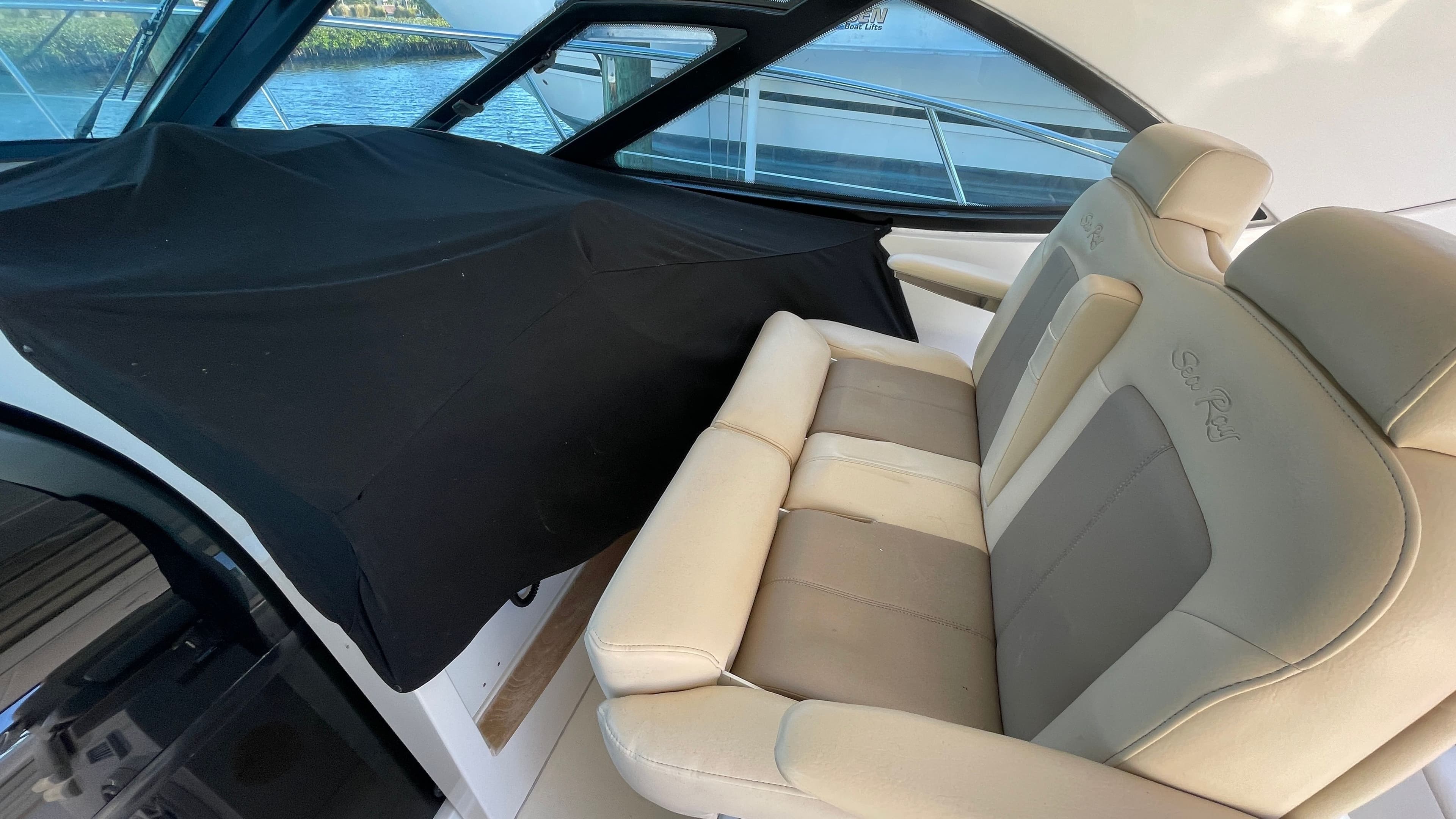 2015 SEA RAY 410 SUNDANCER - Image 53