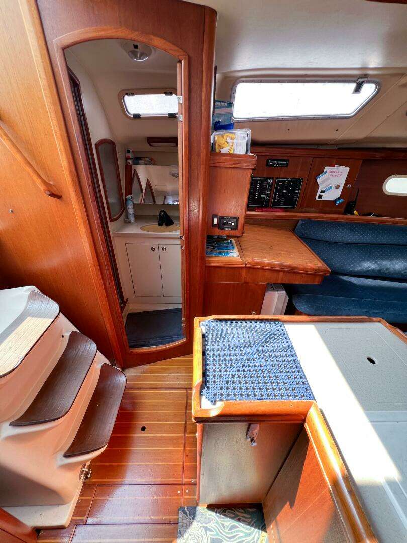 2002 Hunter 356 - Image 17