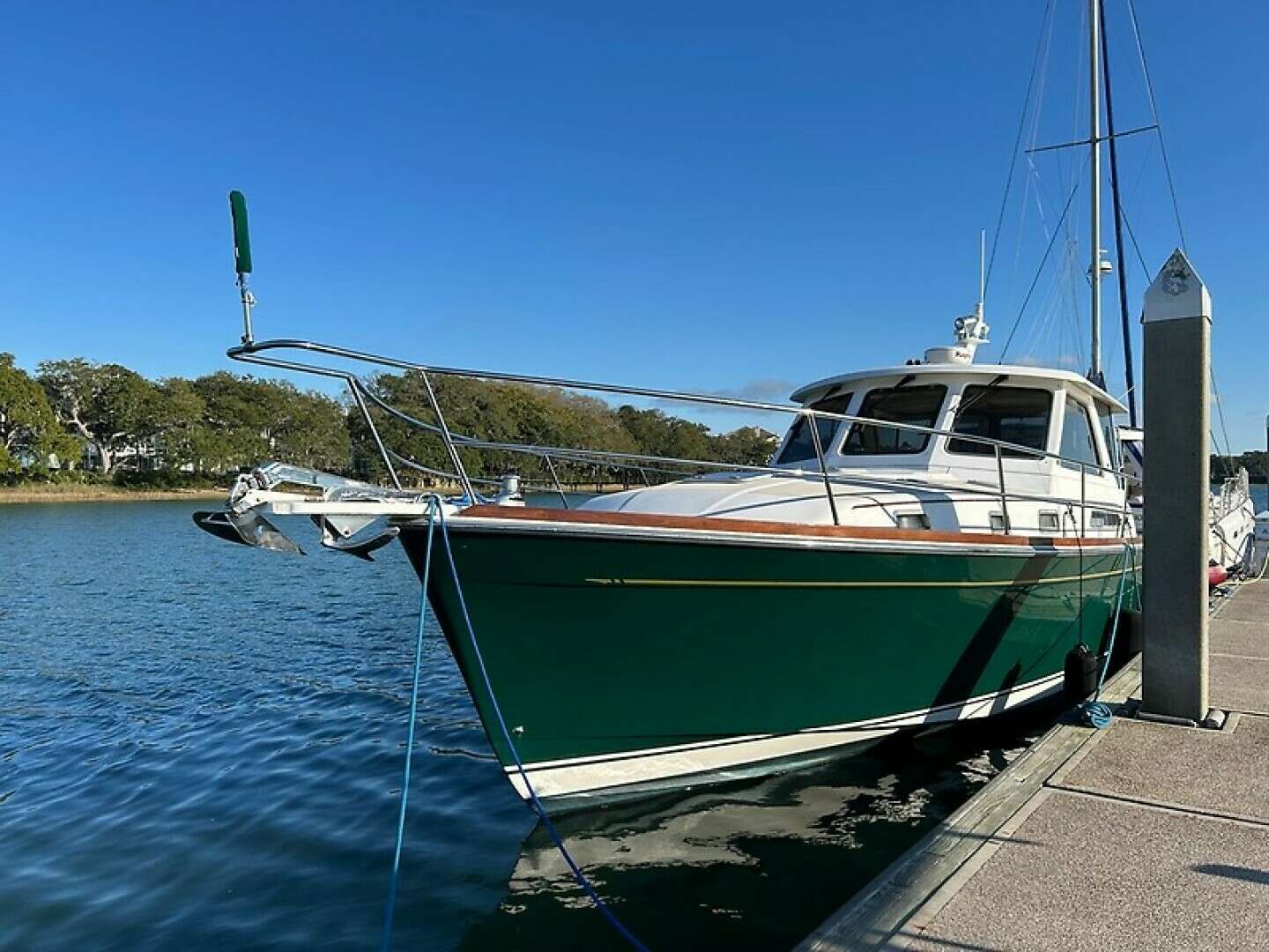 2004 Sabre 42 Express - Image 2