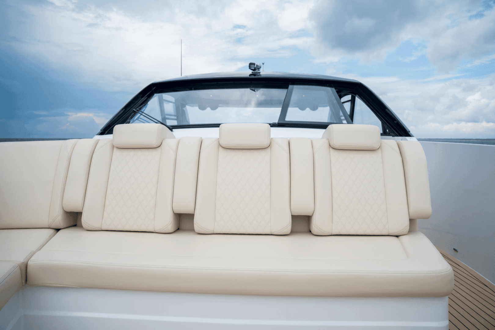 2026 Cruisers Yachts 50GLS OB - Image 61