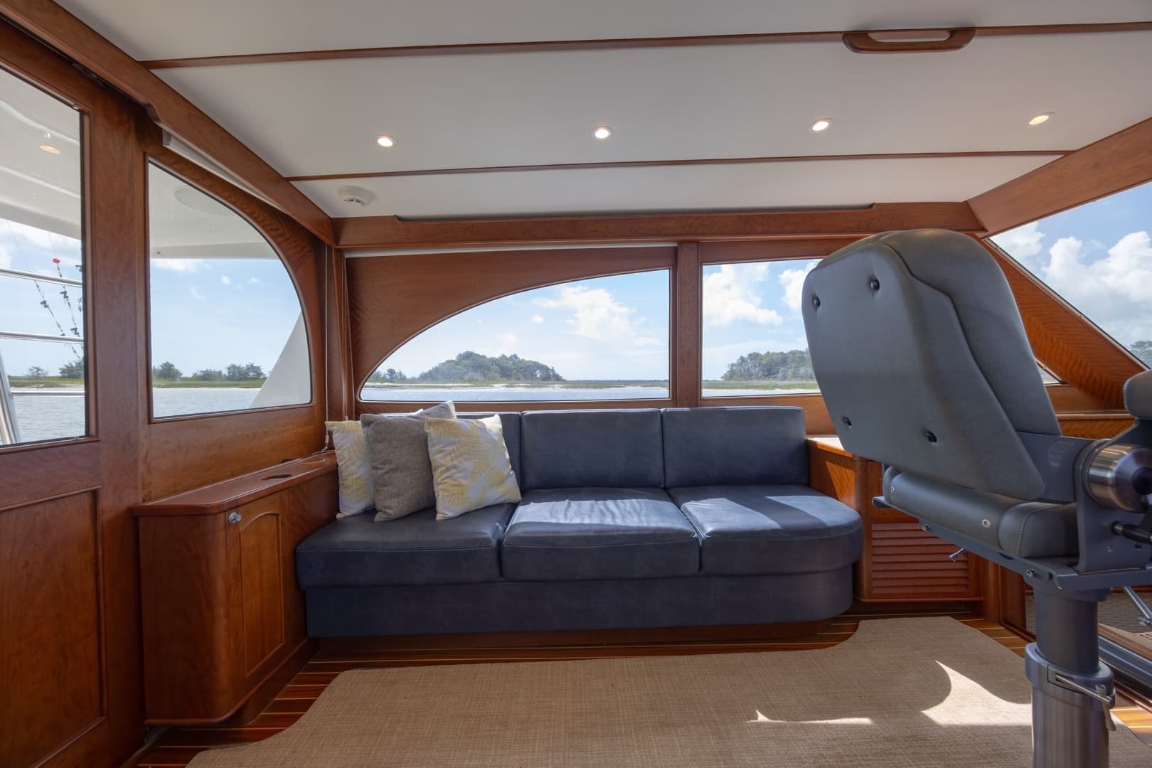 2015 Jarrett Bay Hardtop Express - Image 40