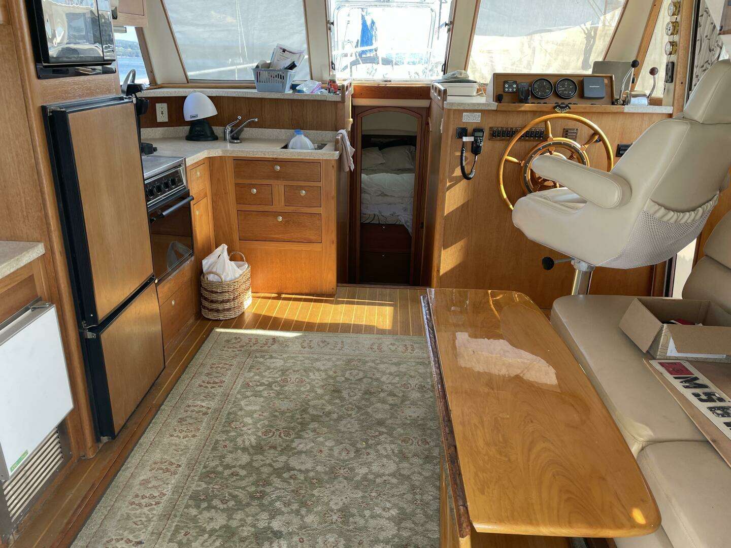 2000 Mainship 390 - Image 6