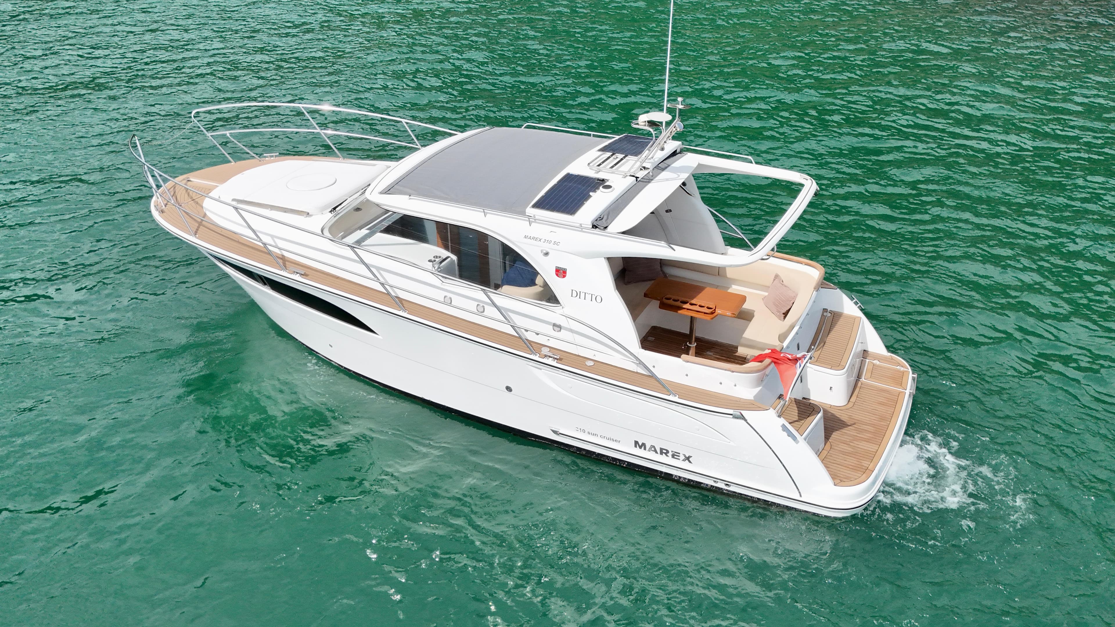Marex 310 Sun Cruiser 2021 on calm waters.