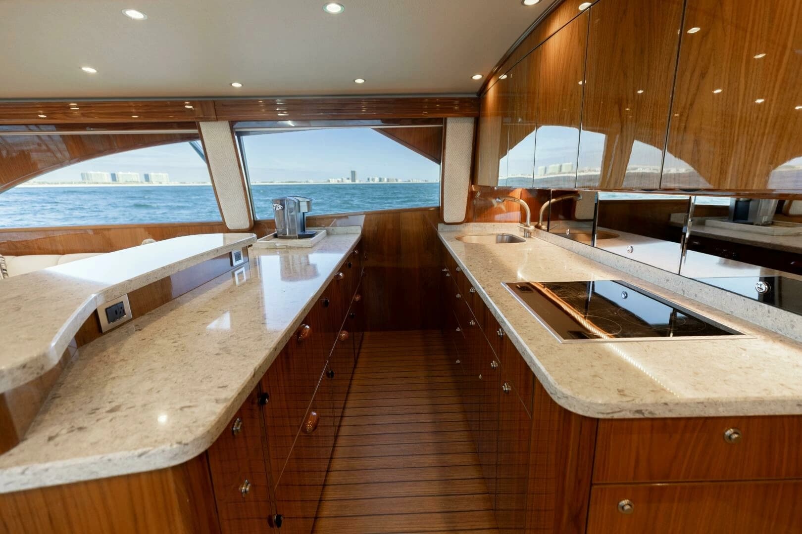 2020 Viking 62 Convertible - Image 11