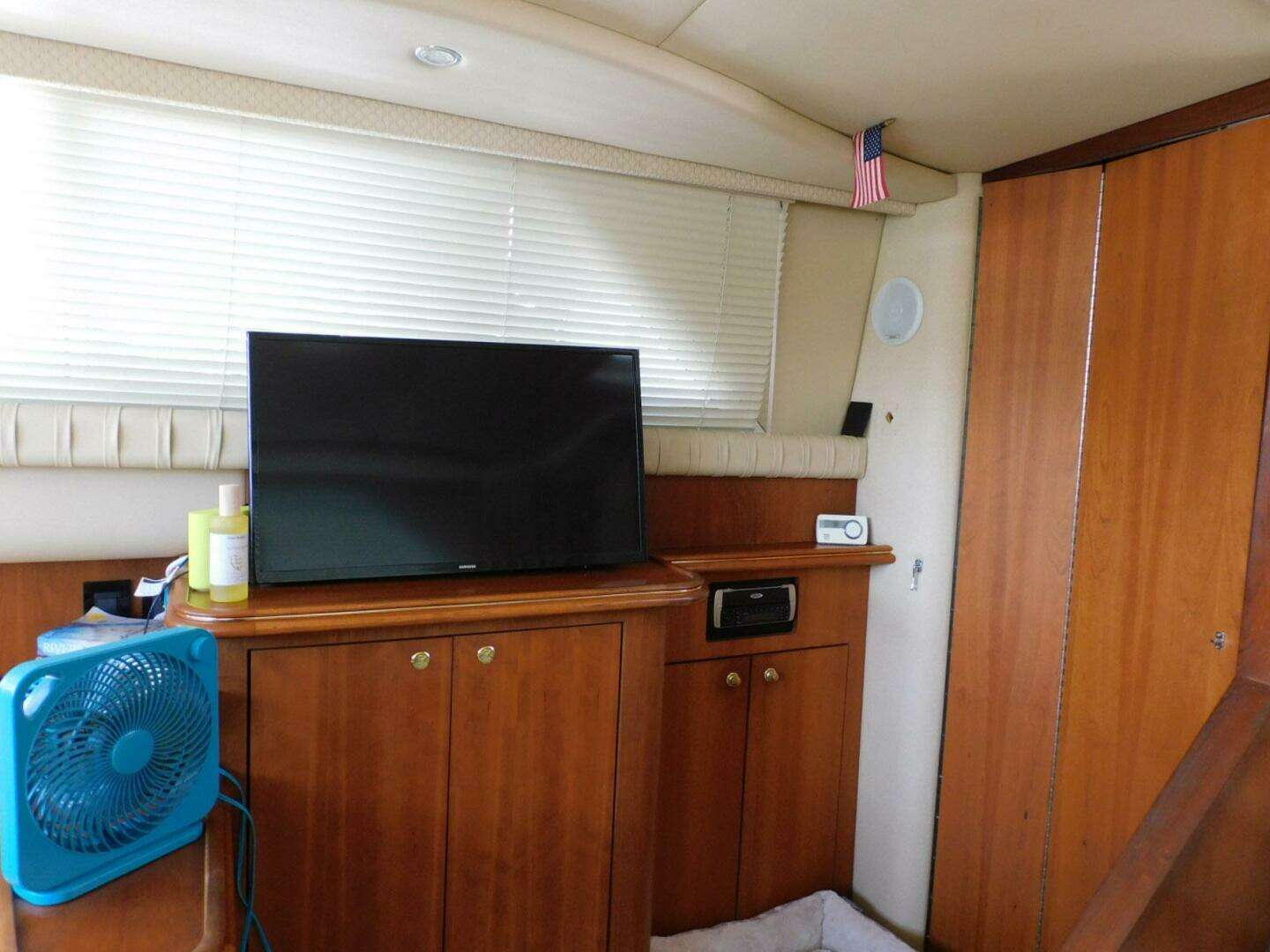 2003 Cruisers Yachts 3750 Motoryacht - Image 5