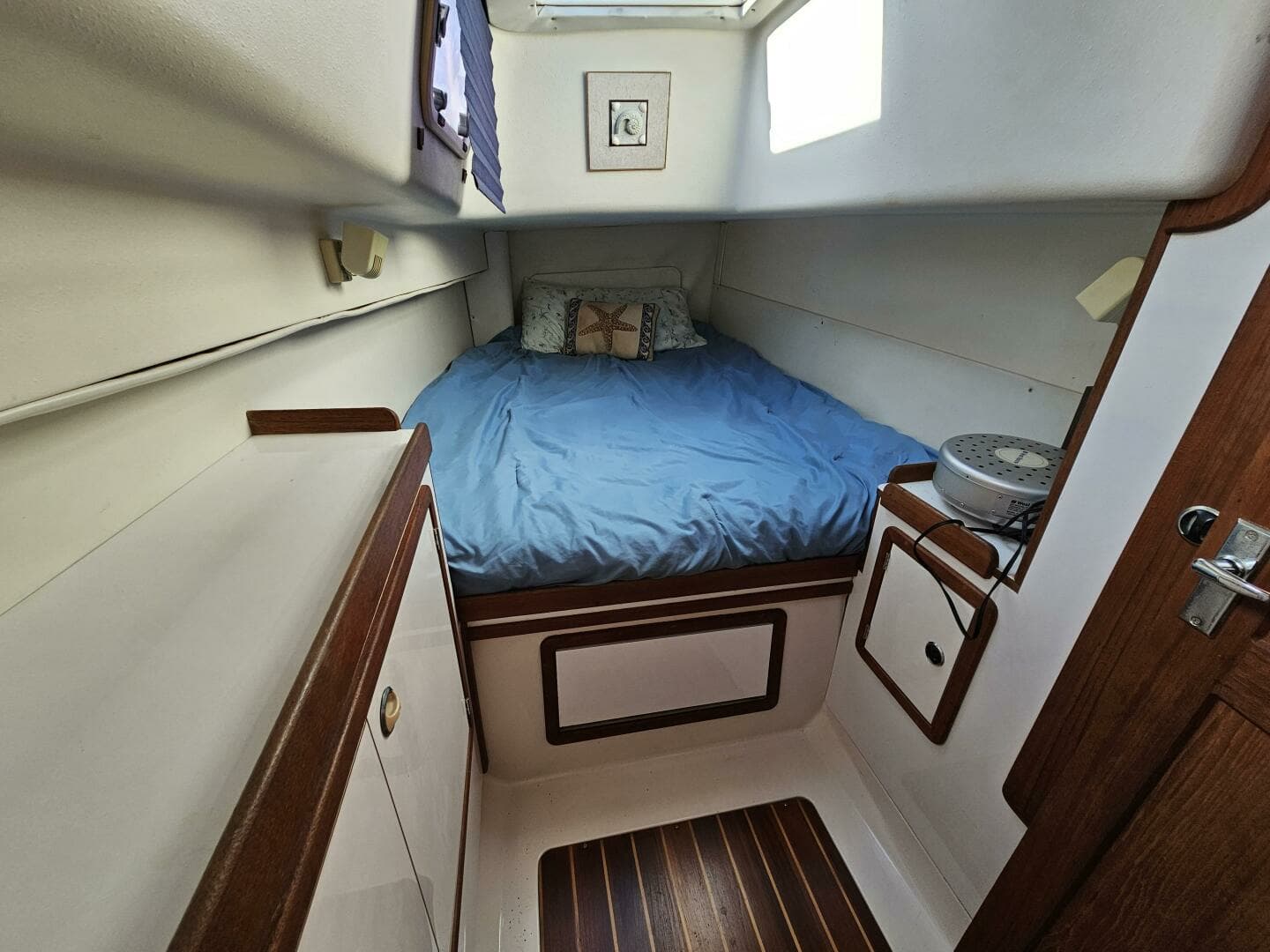 1992 Endeavour Catamaran 30 - Image 32